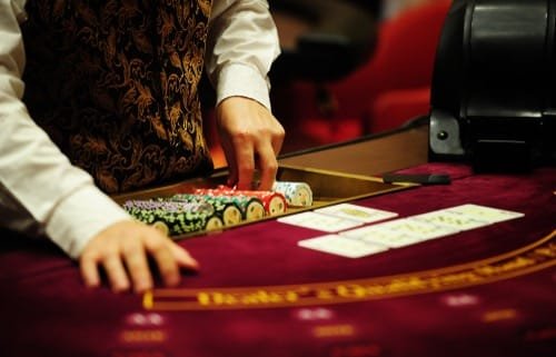Les erreurs courantes à éviter dans les casinos avec croupiers en direct